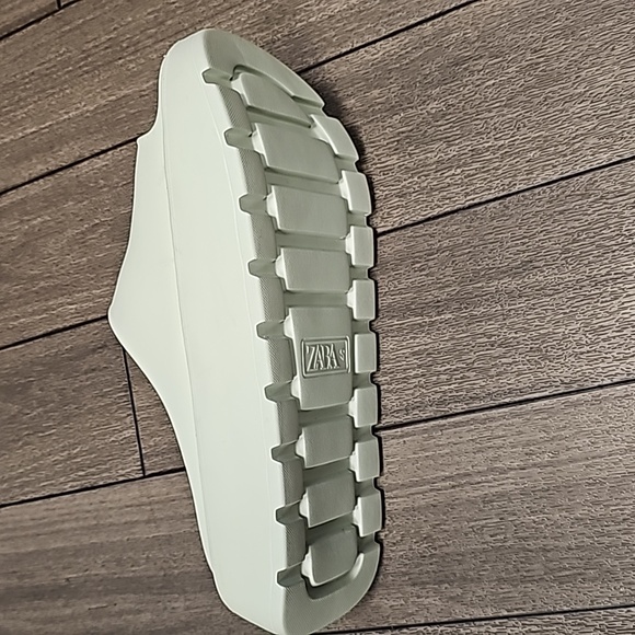 Zara Women's Mint Green Rubberized Platform Slides Sz 9 EUC - Picture 10 of 12